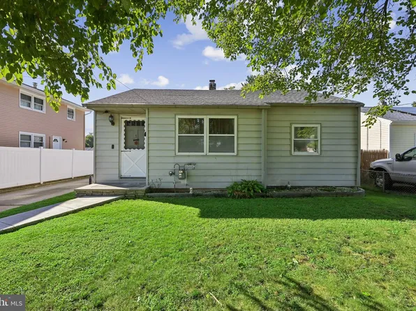 704 W Evesham Rd, Glendora, NJ 08029