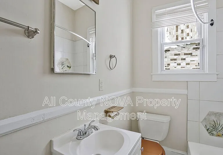 305 9th St #2 — Photo 16
