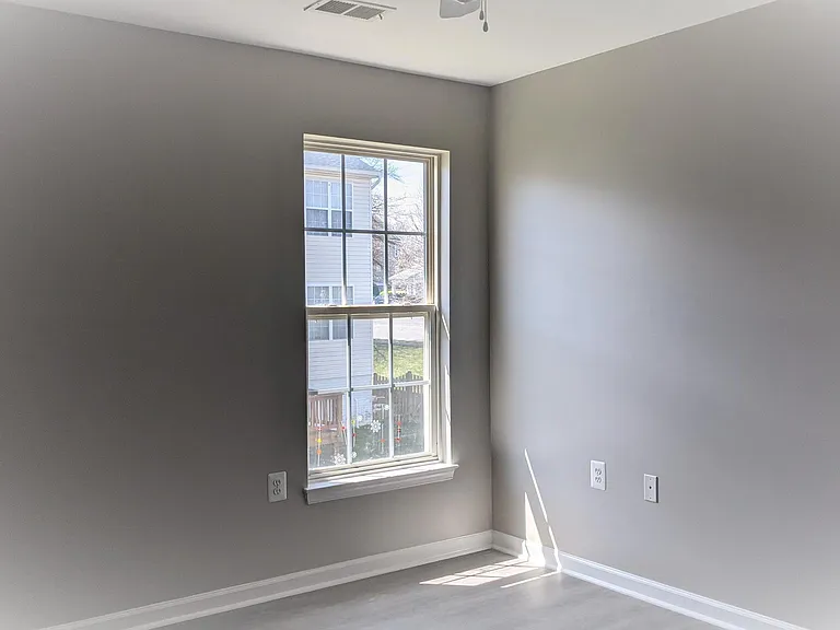 411 Hanrahan Ct SE — Photo 32