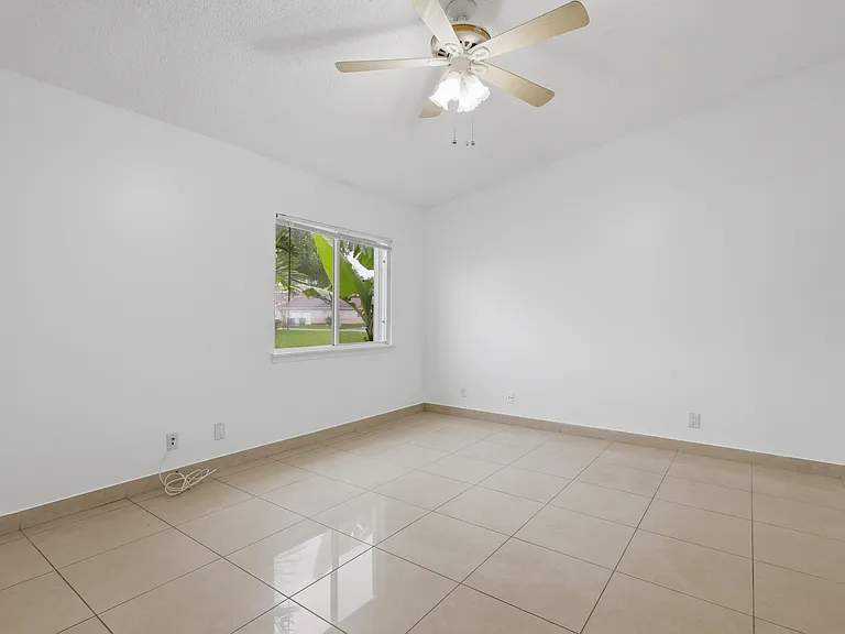 11697 SW 19th St — Photo 35