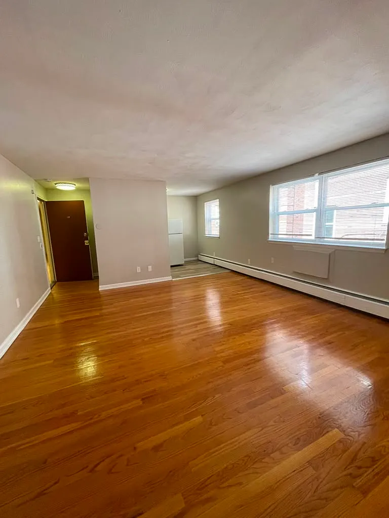 Studio, $1,095 — Photo 1
