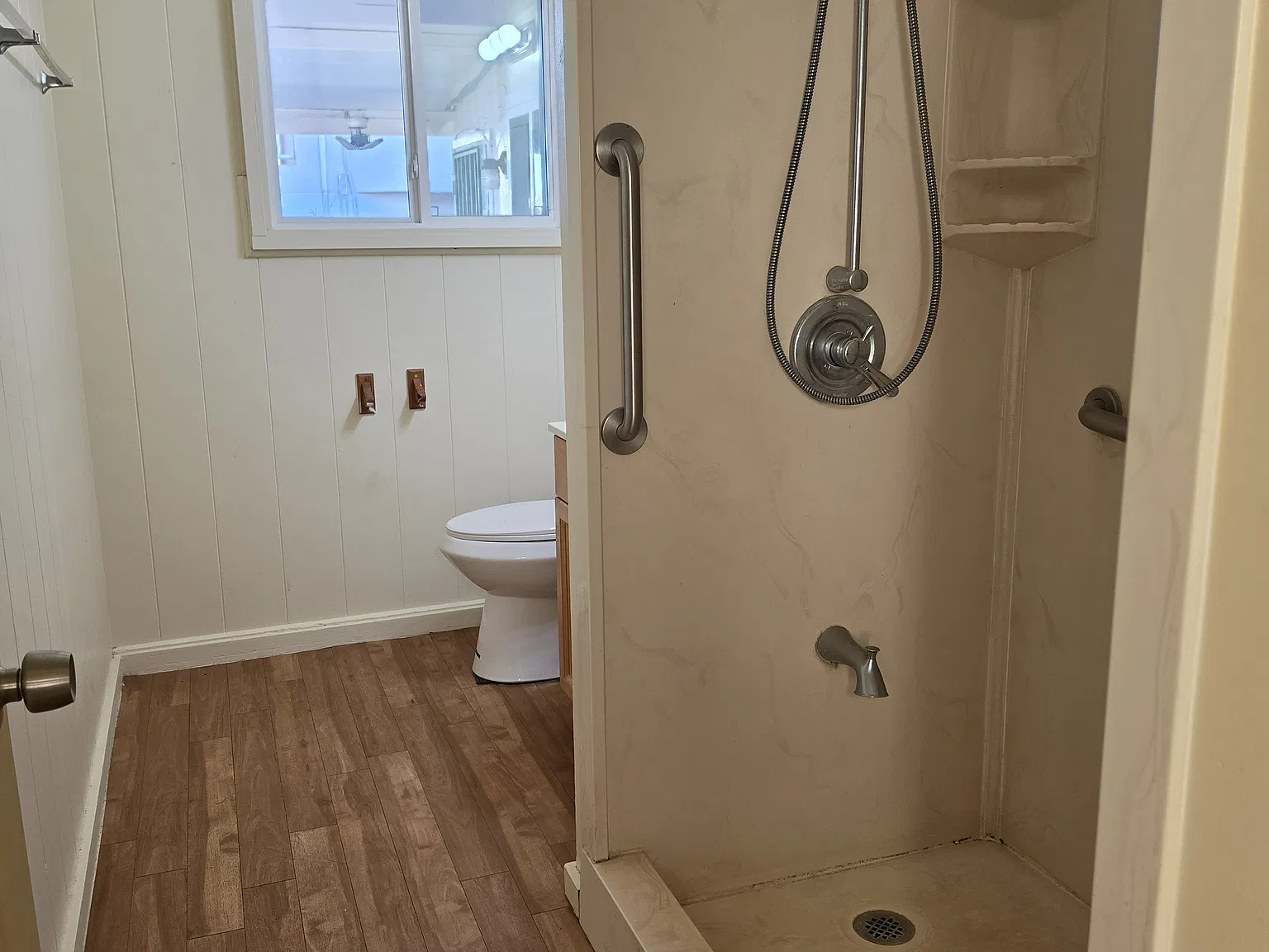 3 bed, 1000 sqft, $3,200 — Photo 4