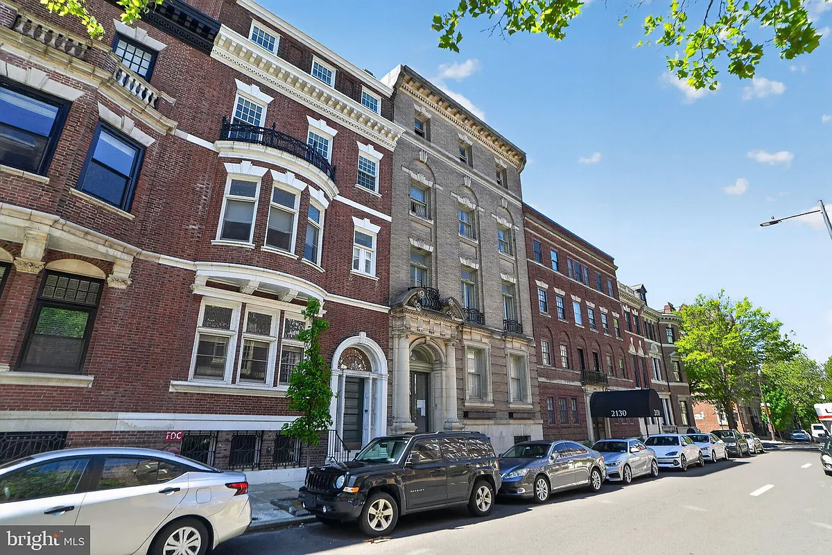 Building Photo - 2126 Locust St #4F