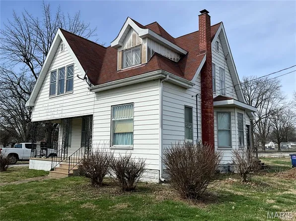 625 Montgomery St, Staunton, IL 62088