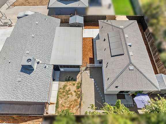 2nd image of 613 Summit Ct