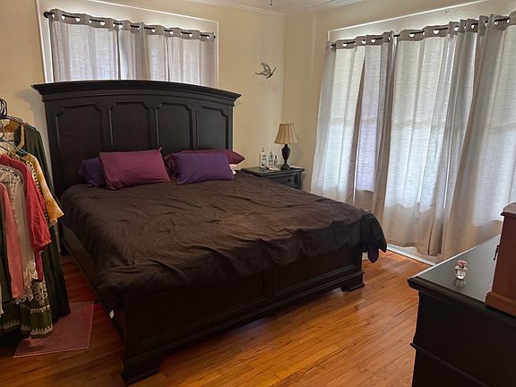 11th image of 204 E Hart Ave