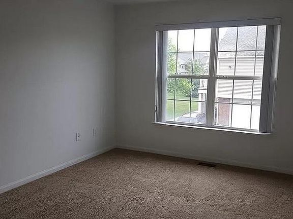 3rd image of 16513 Glenpointe Dr