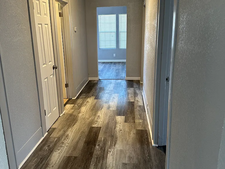 2308 Roberts Ave — Photo 5