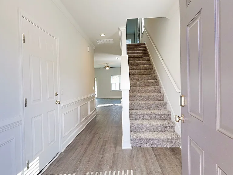 515 Governor Treutlen Cir — Photo 2