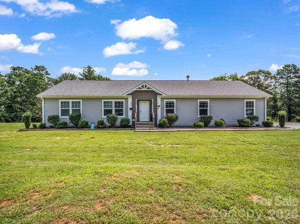 213 Big Oak Rd, Hendersonville, NC 28792
