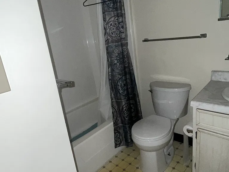613 Hawthorne St #202 — Photo 2