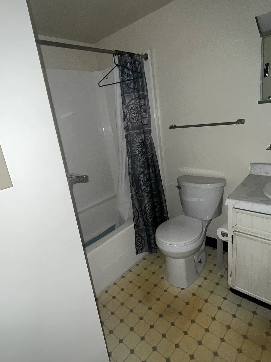 Building Photo - 613 Hawthorne St #202