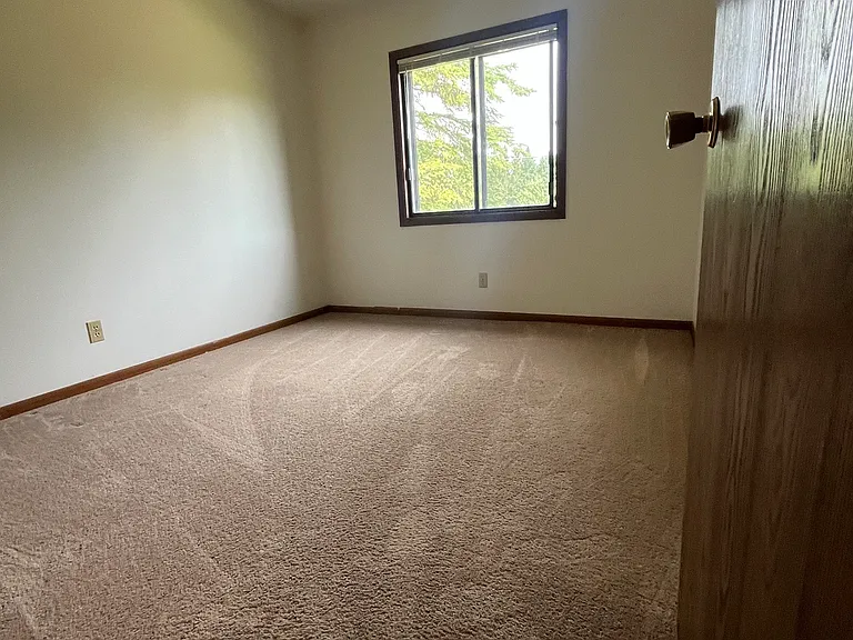 721 W Maple St — Photo 28