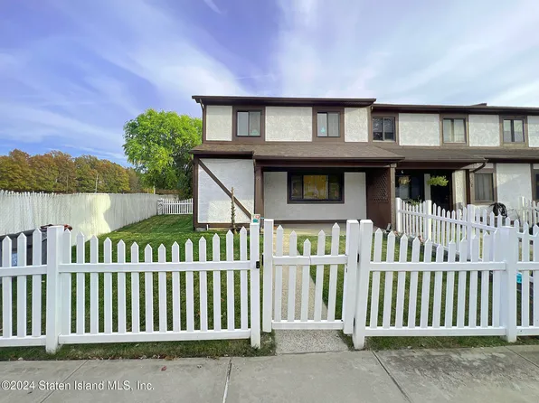 99 Debbie St, Staten Island, NY 10314