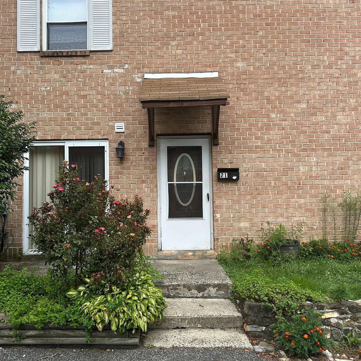 2 bed, 1.5 bath, 1080 sqft, $2,100 — Photo 1