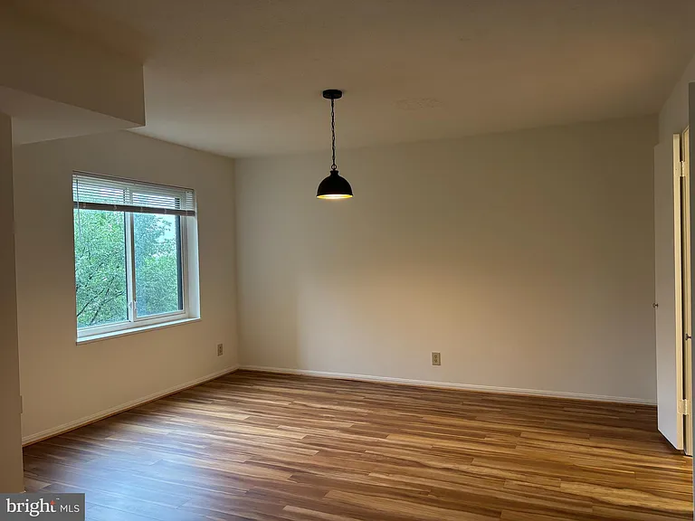 8370 Greensboro Dr #422 — Photo 4