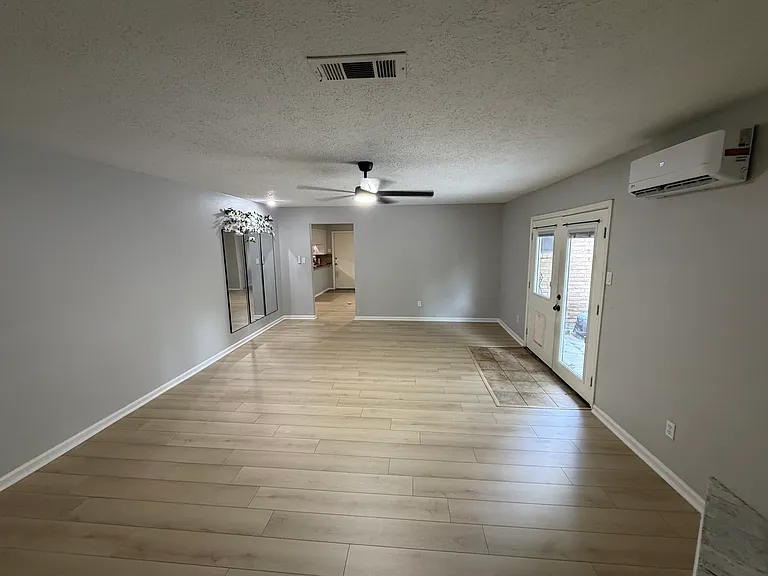4234 Fleet Ln — Photo 7