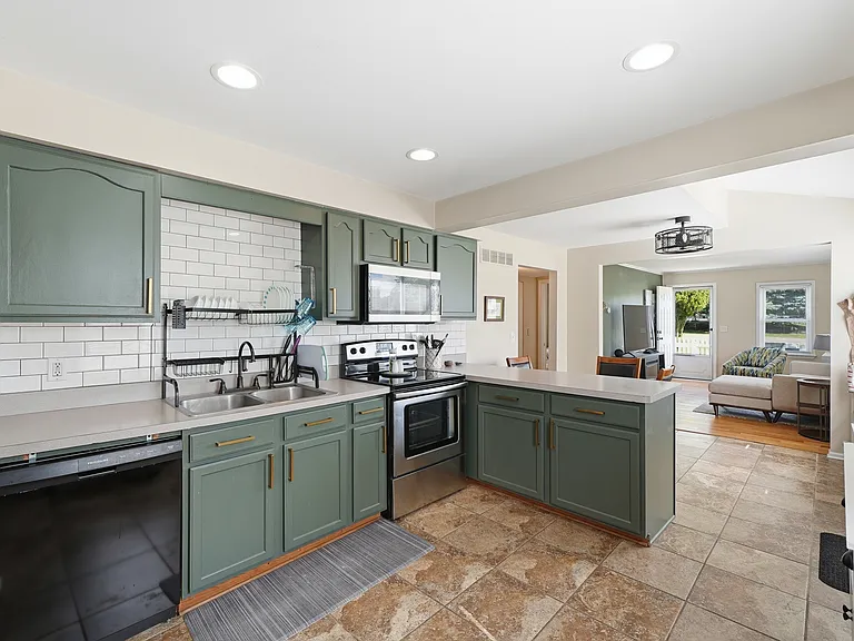 1105 Burgoyne Blvd — Photo 14
