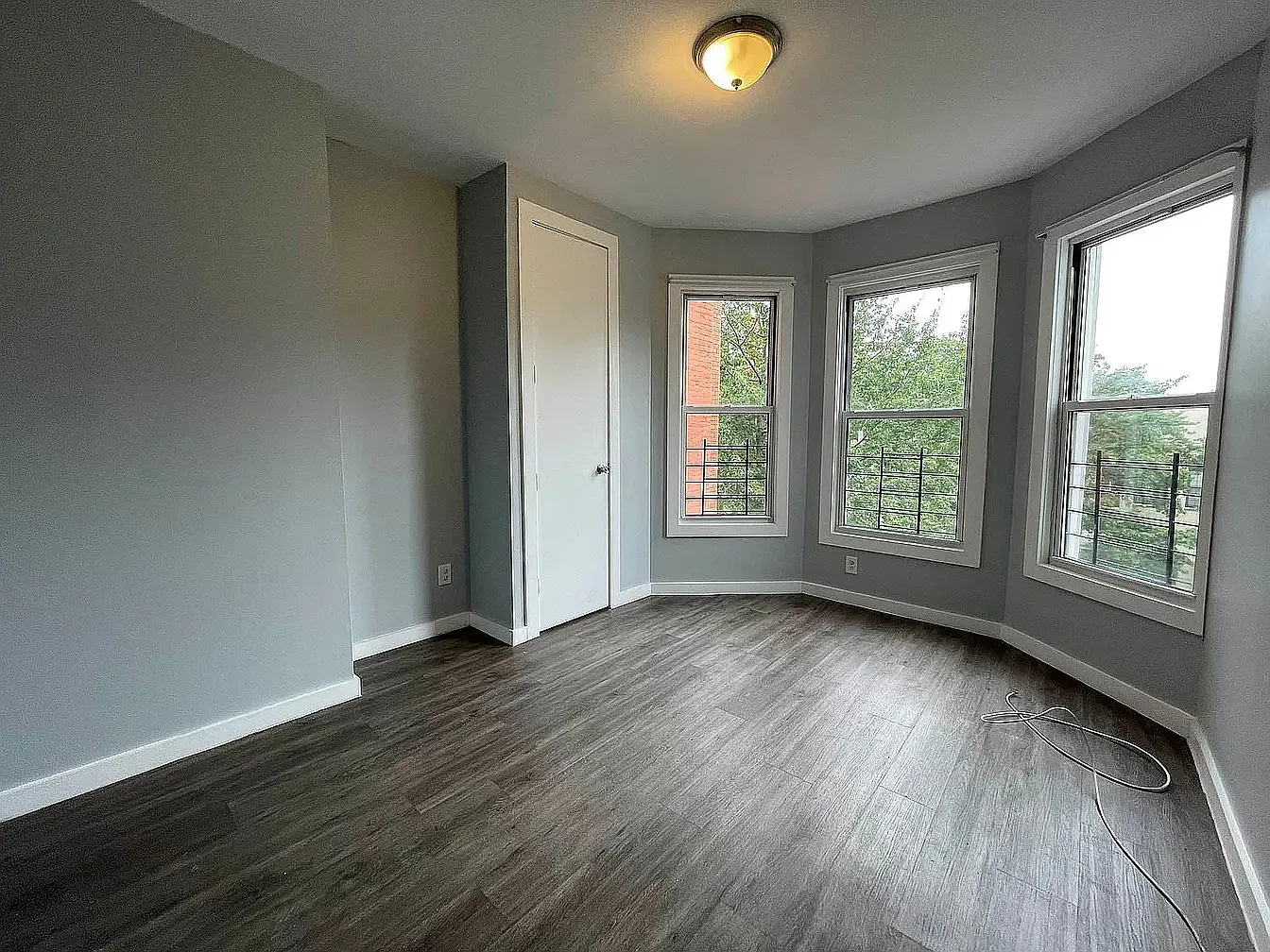 4 bed, $3,600 — Photo 2