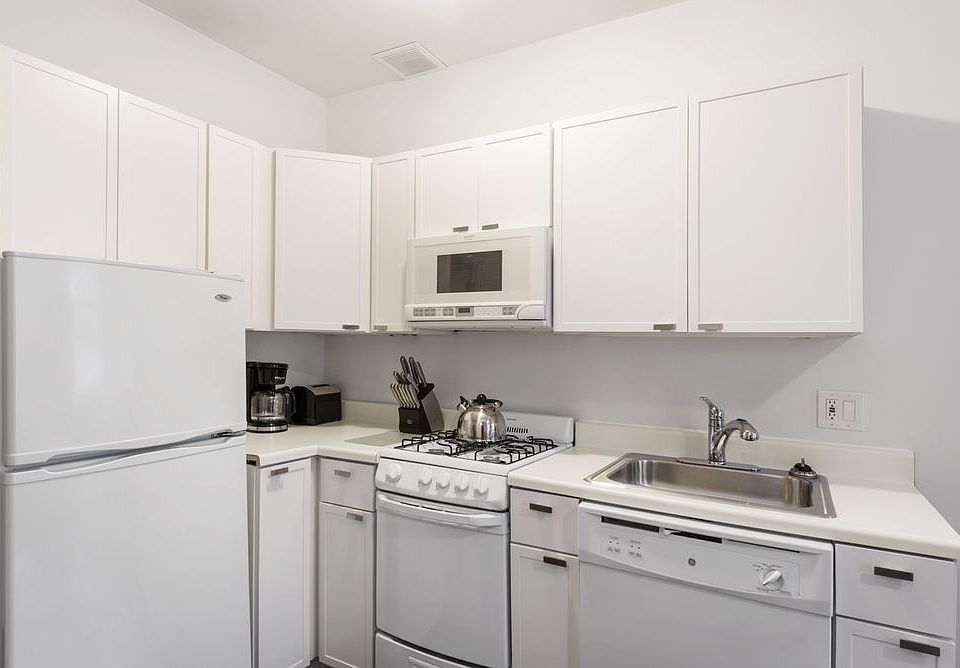 2nd image of 427 E 82nd St APT 3C