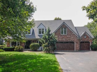 31 Oak Creek Dr, Yorkville, IL