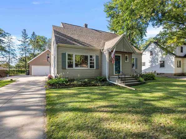 121 Plummer Ct, Neenah, WI 54956