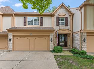 613 Cherbourg Ct N, Buffalo Grove, IL