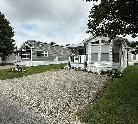2nd image of 1920 S Bayshore Rd #64