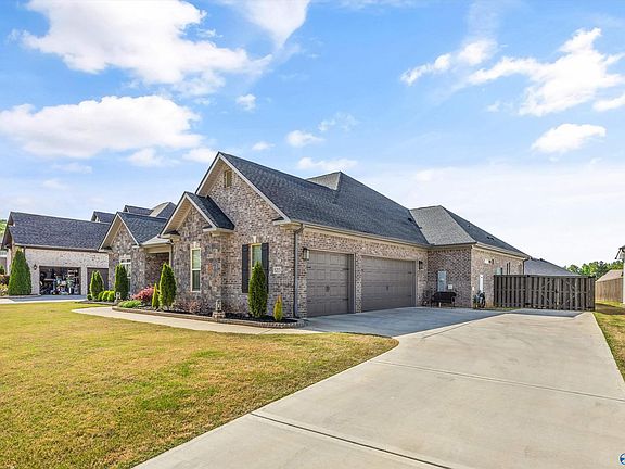 3rd image of 8213 Nantucket Cir