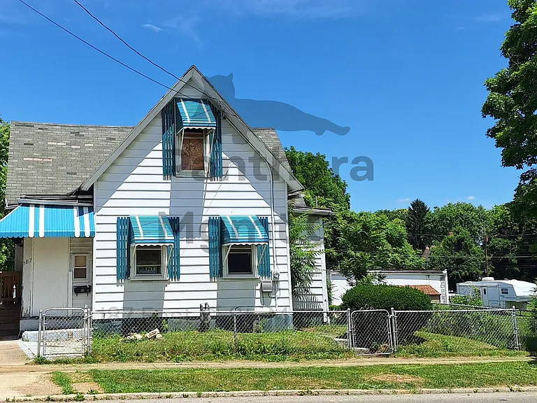 187 E 1st St — Photo 1