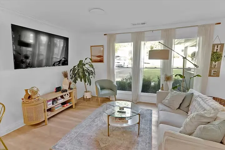 4 bed, 1722 sqft, $2,800 — Photo 2