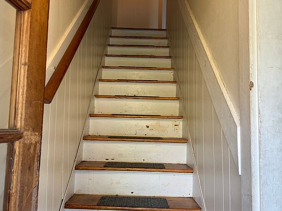 3rd image of 16 Grove St S