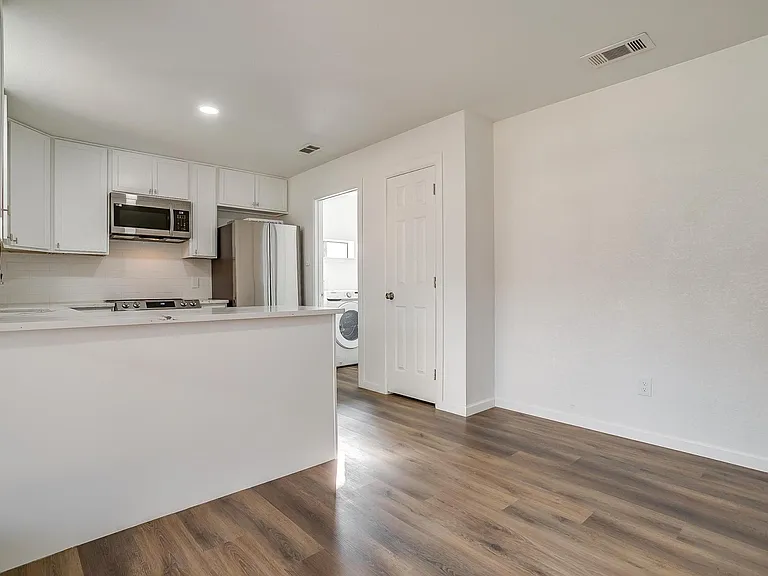 4107 Shamrock Dr — Photo 15