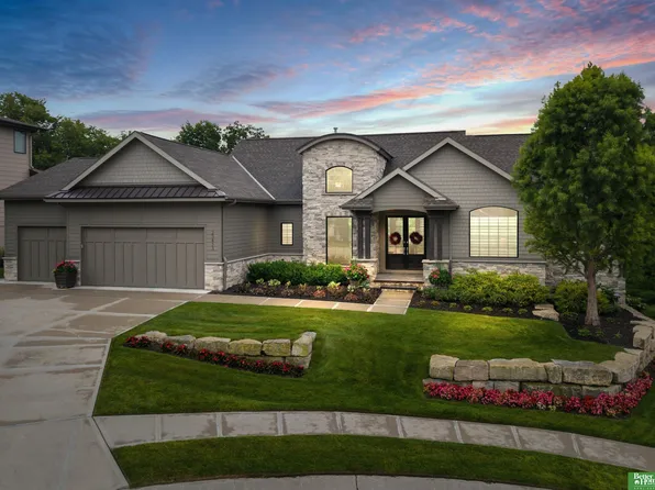 23423 Nancy Cir, Elkhorn, NE 68022