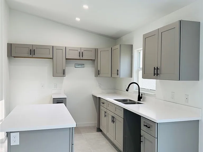 807 Monroe Ave — Photo 4
