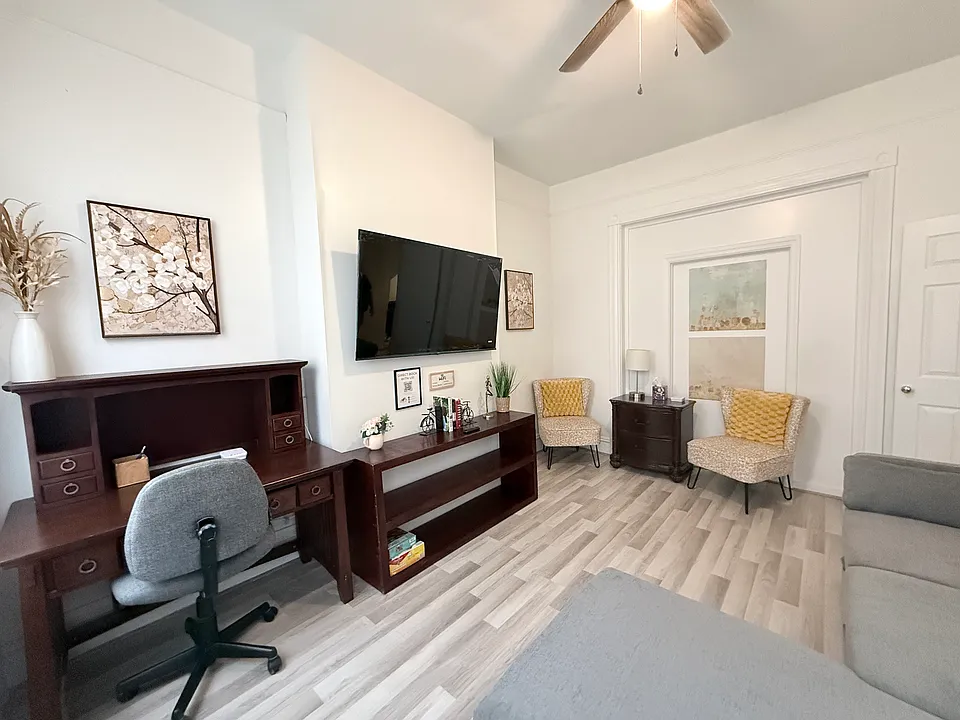 1320 W Main St #1