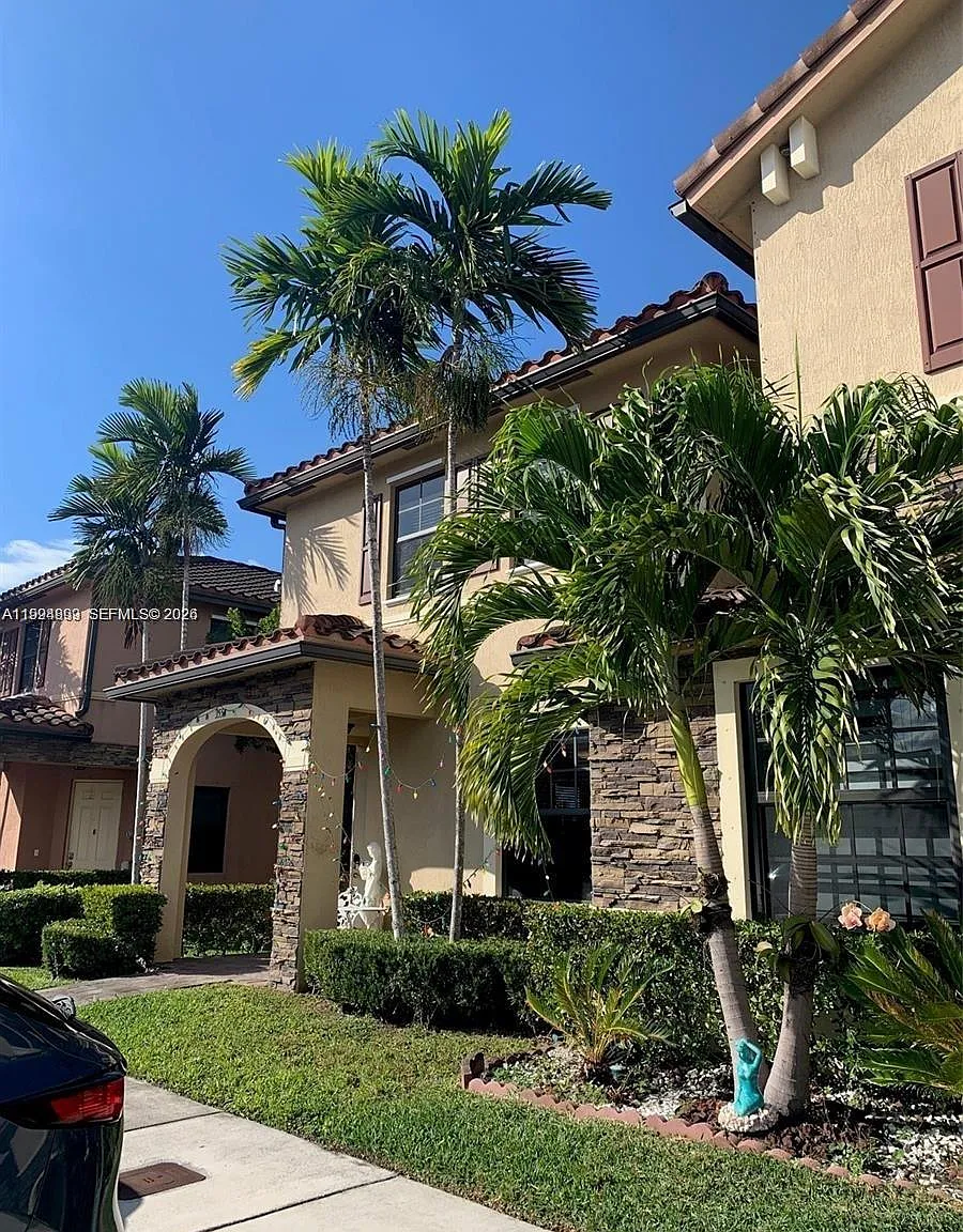 3 bed, 1574 sqft, $3,000 — Photo 1