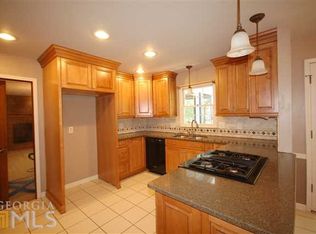 988 Saybrook Cir, Lilburn, GA 30047