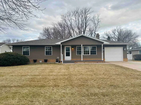 1017 Brentwood Ave, Hastings, NE 68901