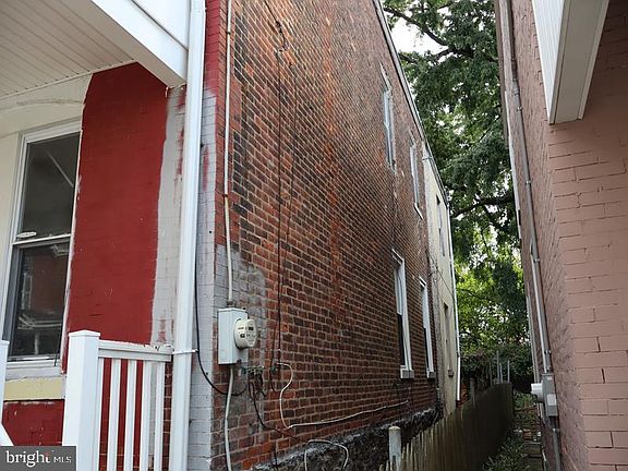 3rd image of 122 E Meehan Ave