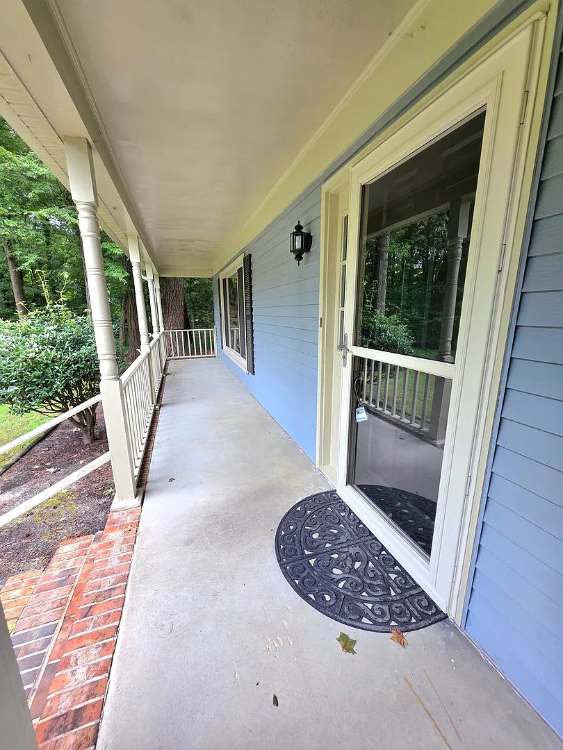 Move-In Ready Yorktown Home with Two Primary Suites and Detached Garage — Photo 3
