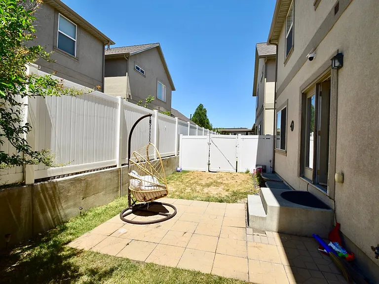 1555 Wynview Ln — Photo 32
