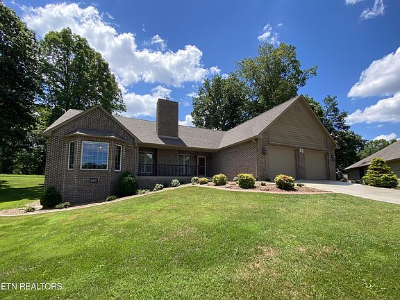 4th image of 32 Amesbury Cir