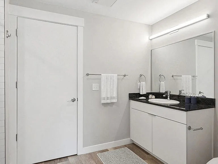 Seven Skies Apartments — Photo 20