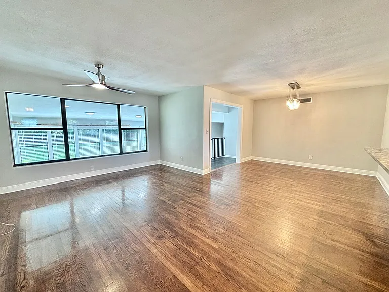 3331 Bayou Blvd — Photo 2