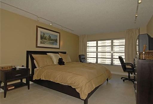 4th image of 3900 Galt Ocean Dr APT 516