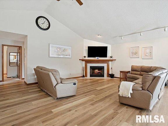 4th image of 3928 E 61st Blvd