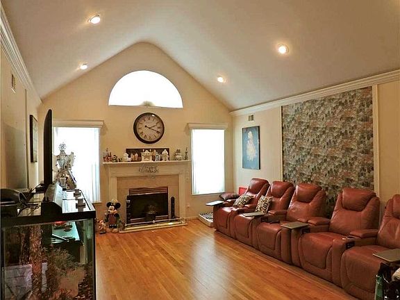 2nd image of 105 Summerfield Dr