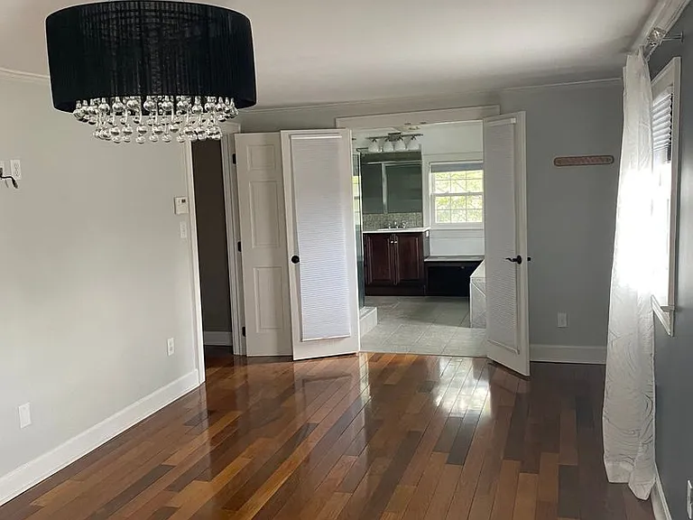 2534 Tennyson Ave — Photo 15