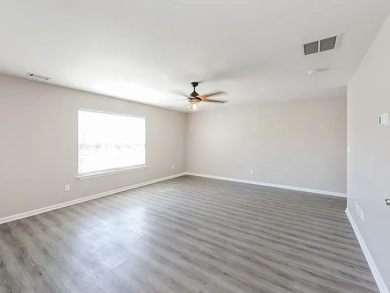 122 Village Pkwy — Photo 5